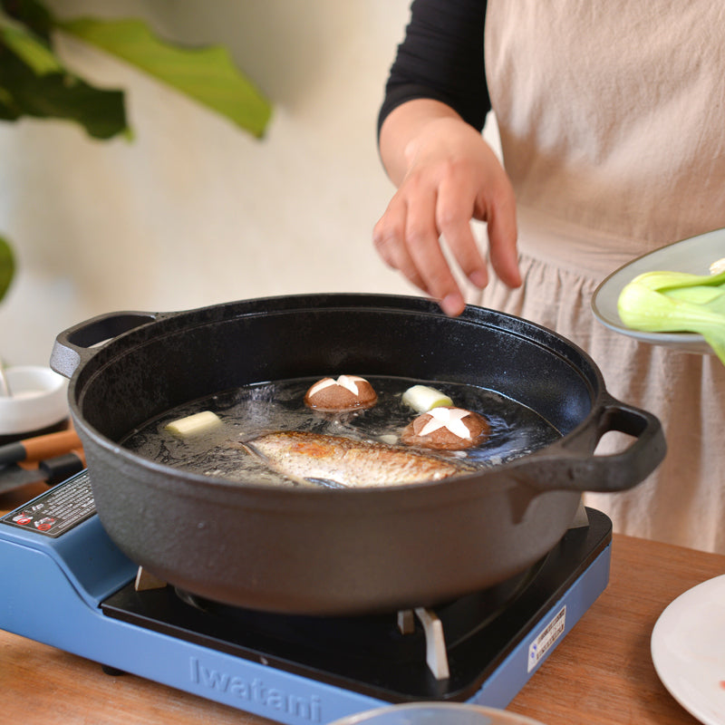 Happiness CAST IRON COOKING PAN 33cm x 9cm with glass lid